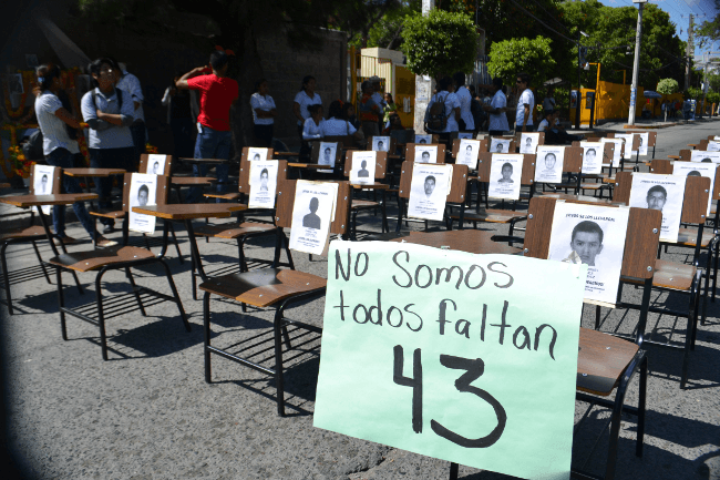 Universitarios de 115 escuelas mexicanas se unen a paro nacional por Ayotzinapa