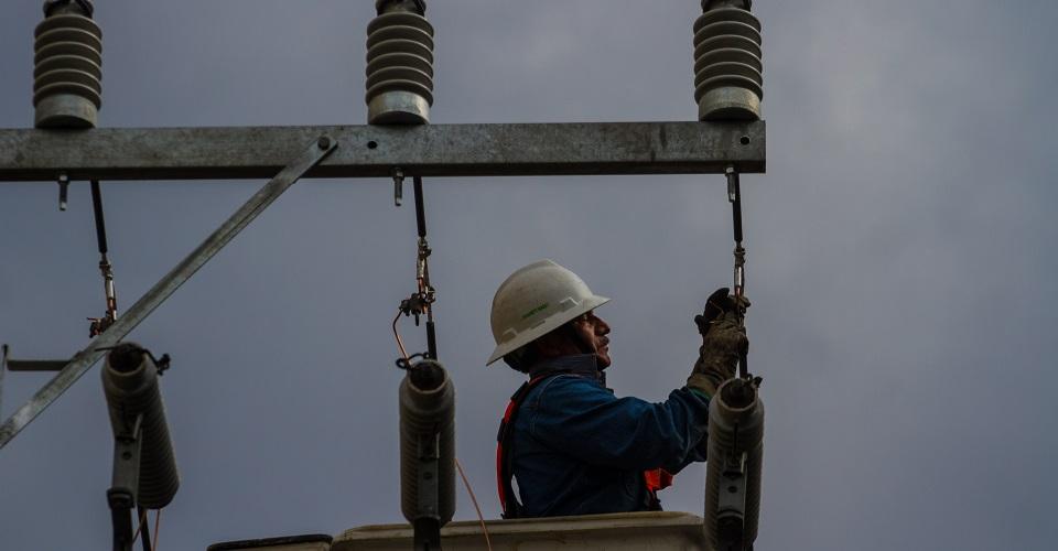 CFE restablece servicio eléctrico a afectados por cortes en 29 estados