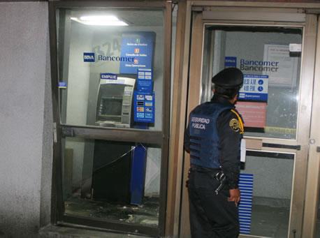 Registran explosión en cajero automático en Chalco