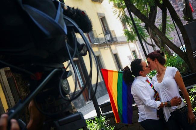 En fotos: La primera boda colectiva gay de 2013