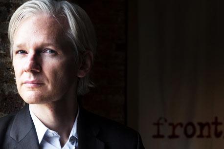 Assange juega a las <i>escondidillas</i> en Inglaterra