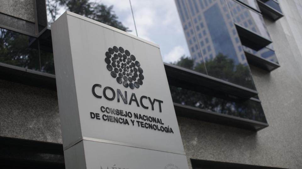 Conacyt busca reforma a estatutos que le permitirá modificar cualquier contrato y convenio