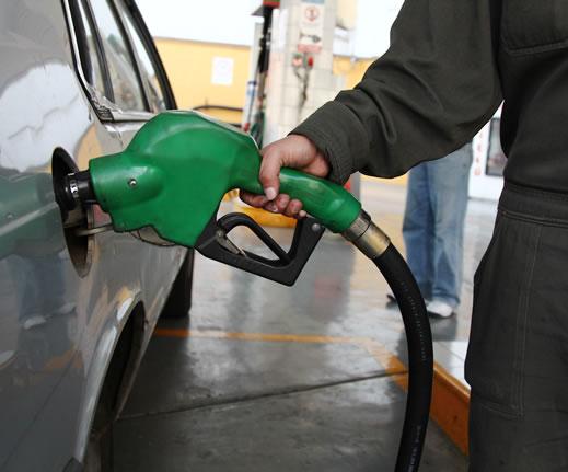 Comisiones de Senado avalan extender IEPS a gasolinas hasta 2014