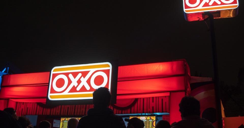 Femsa responde a AMLO: ‘Cada OXXO paga 14 mil pesos al mes por energía renovable’