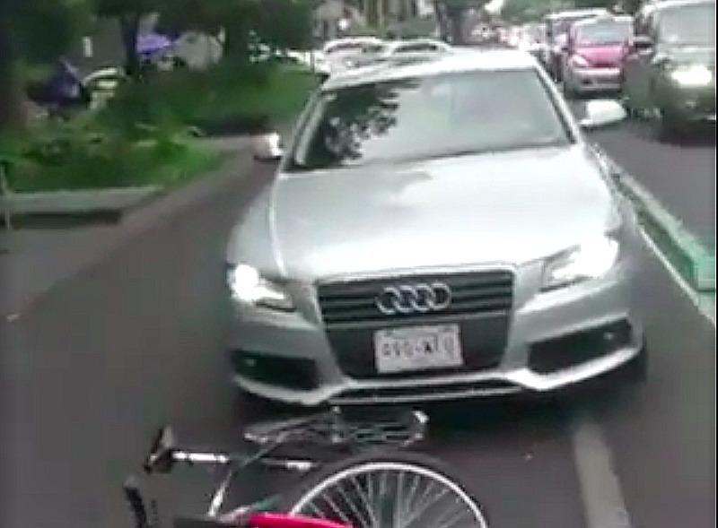 Procuraduría de la CDMX investiga al conductor de un Audi que agredió a un ciclista