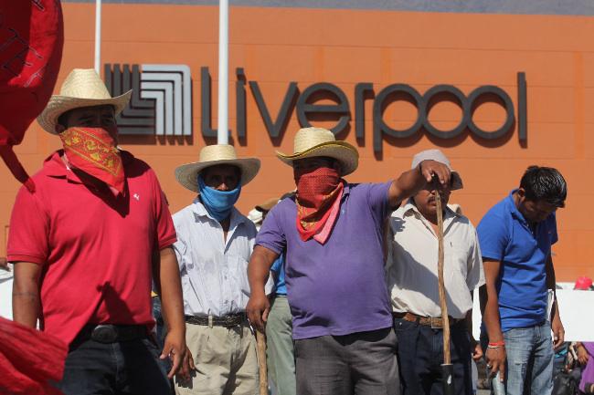 Denuncian maestros disidentes de Guerrero retención de 300 sueldos