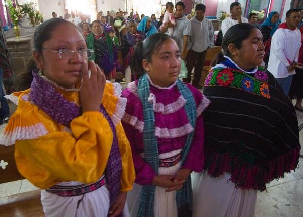 Mujeres indígenas acusadas de secuestrar policías sólo tendrán justicia ‘a medias’