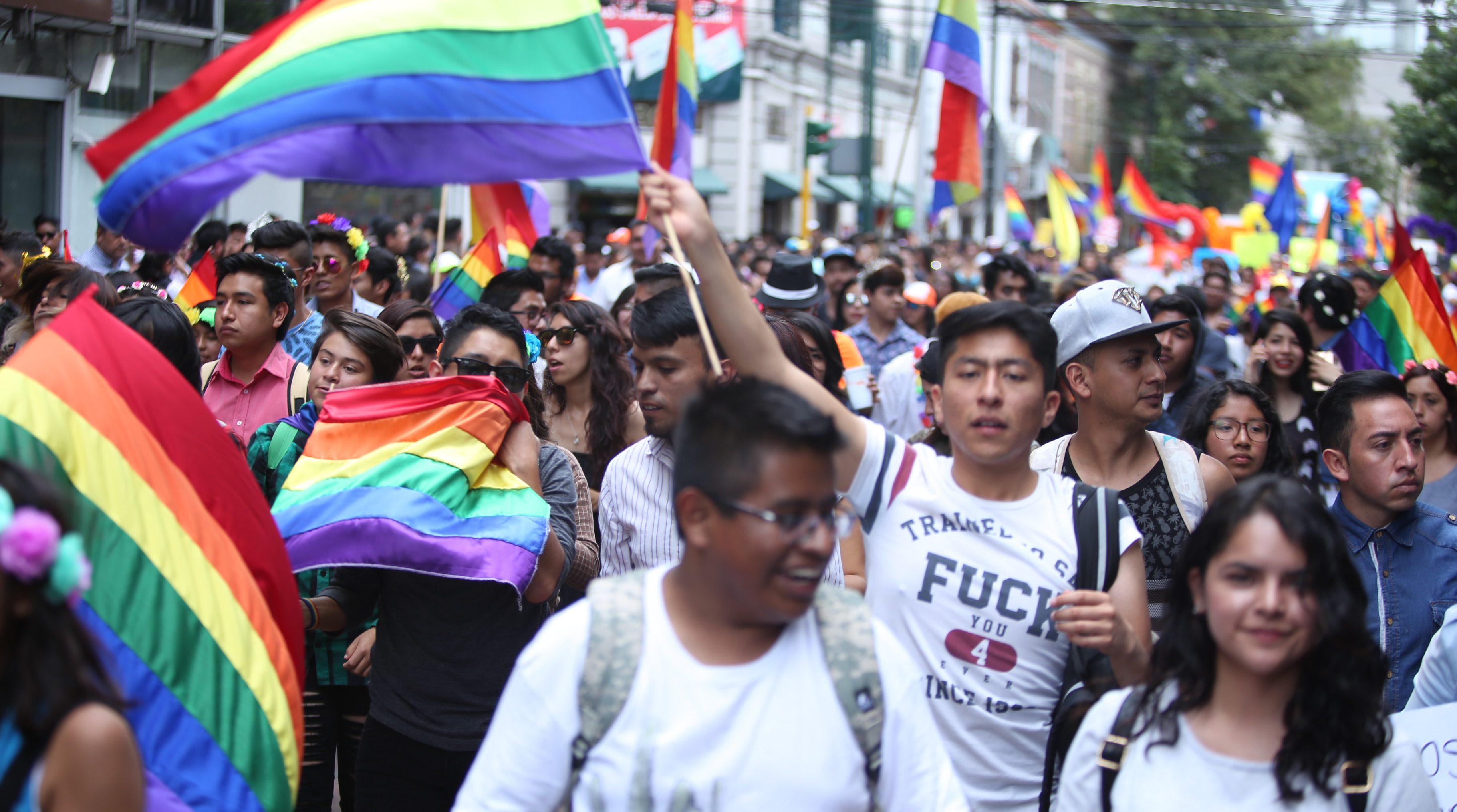 Inclusión laboral y erradicación de la violencia: peticiones de la comunidad LGBT a candidatos