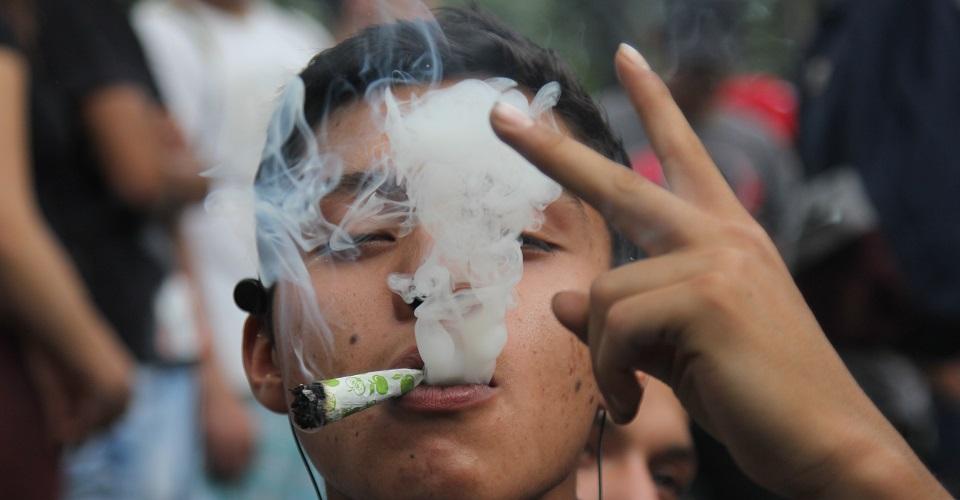 En 16 años baja el consumo de tabaco y aumenta el de marihuana en México