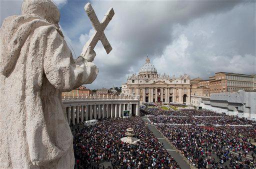 Arrestan a clérigo del Vaticano por corrupción