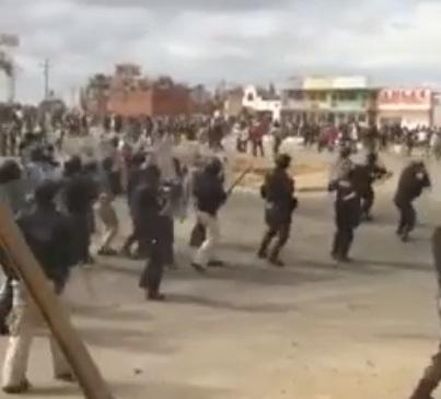 Policías agreden a jornaleros con balas de goma y gas lacrimógeno en Baja California