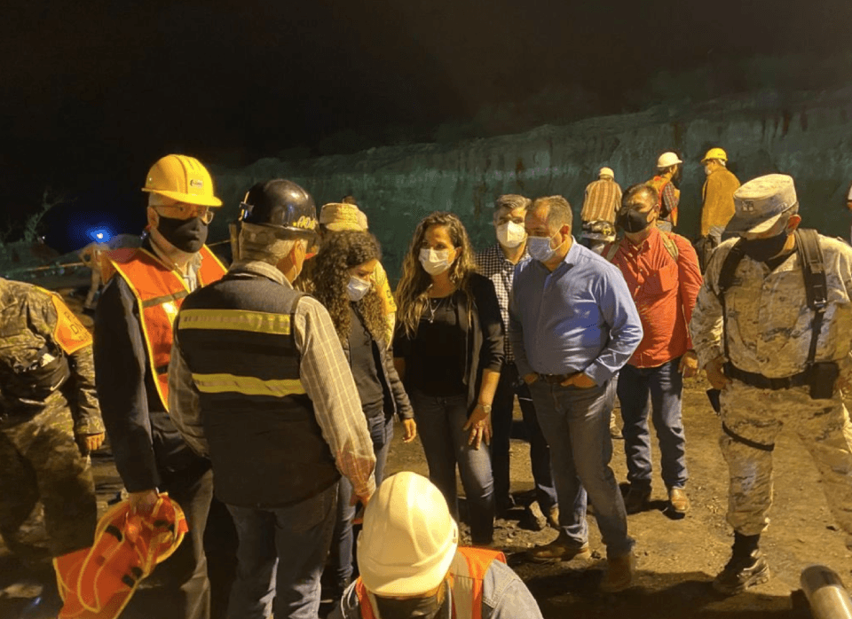 Van cuatro trabajadores rescatados sin vida tras el derrumbe de la mina de carbón en Múzquiz, Coahuila