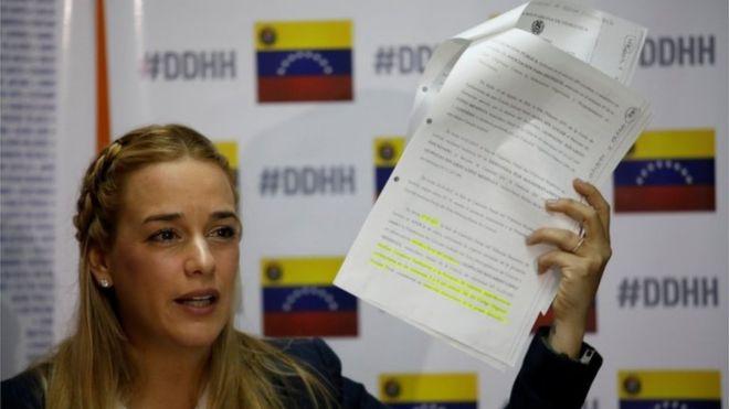 El gobierno de Venezuela bloquea la salida del país a la opositora Lilian Tintori