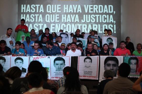 Peña y padres de Ayotzinapa se reunirán el 24 de septiembre: Segob; las protestas siguen, dice abogado