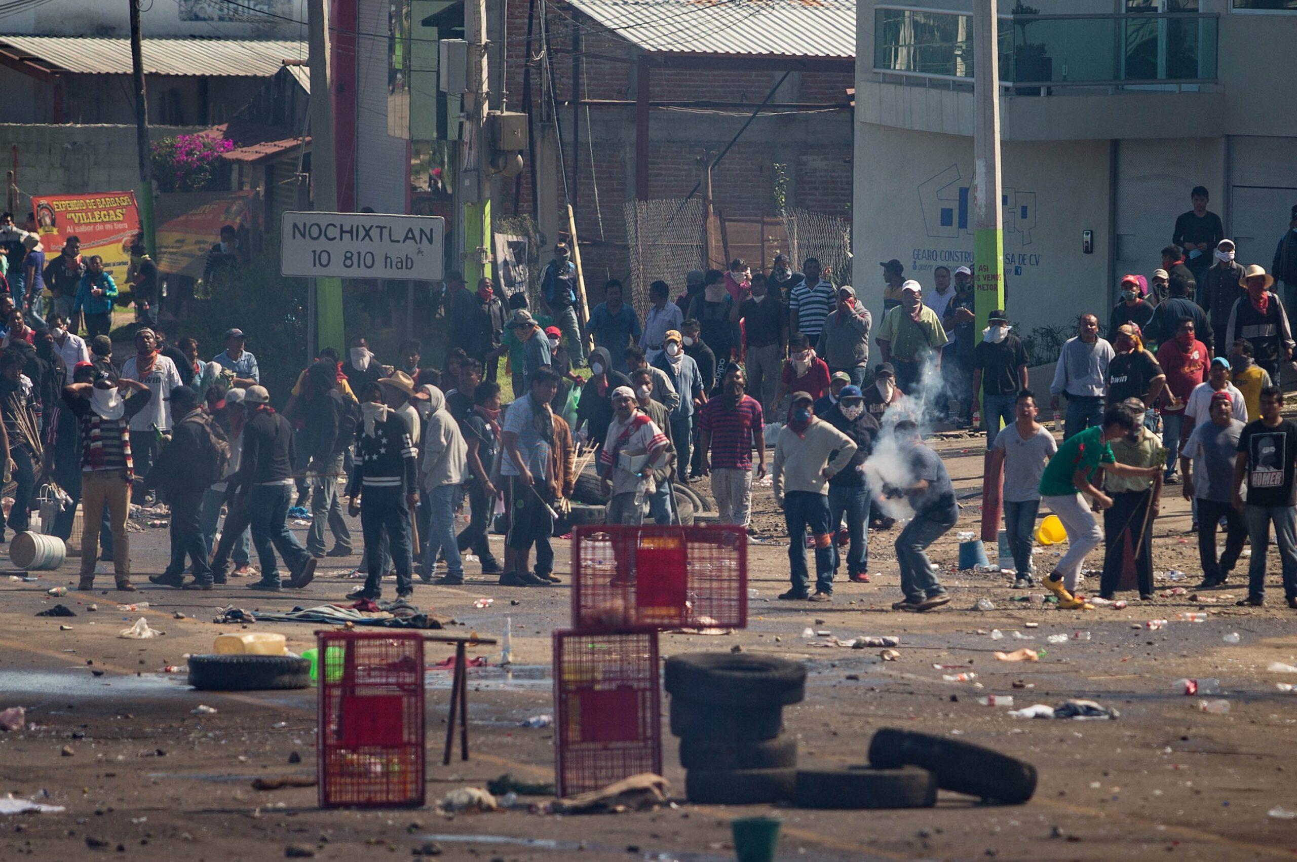 Enfrentamiento entre policías y manifestantes en Nochixtlán deja 6 muertos