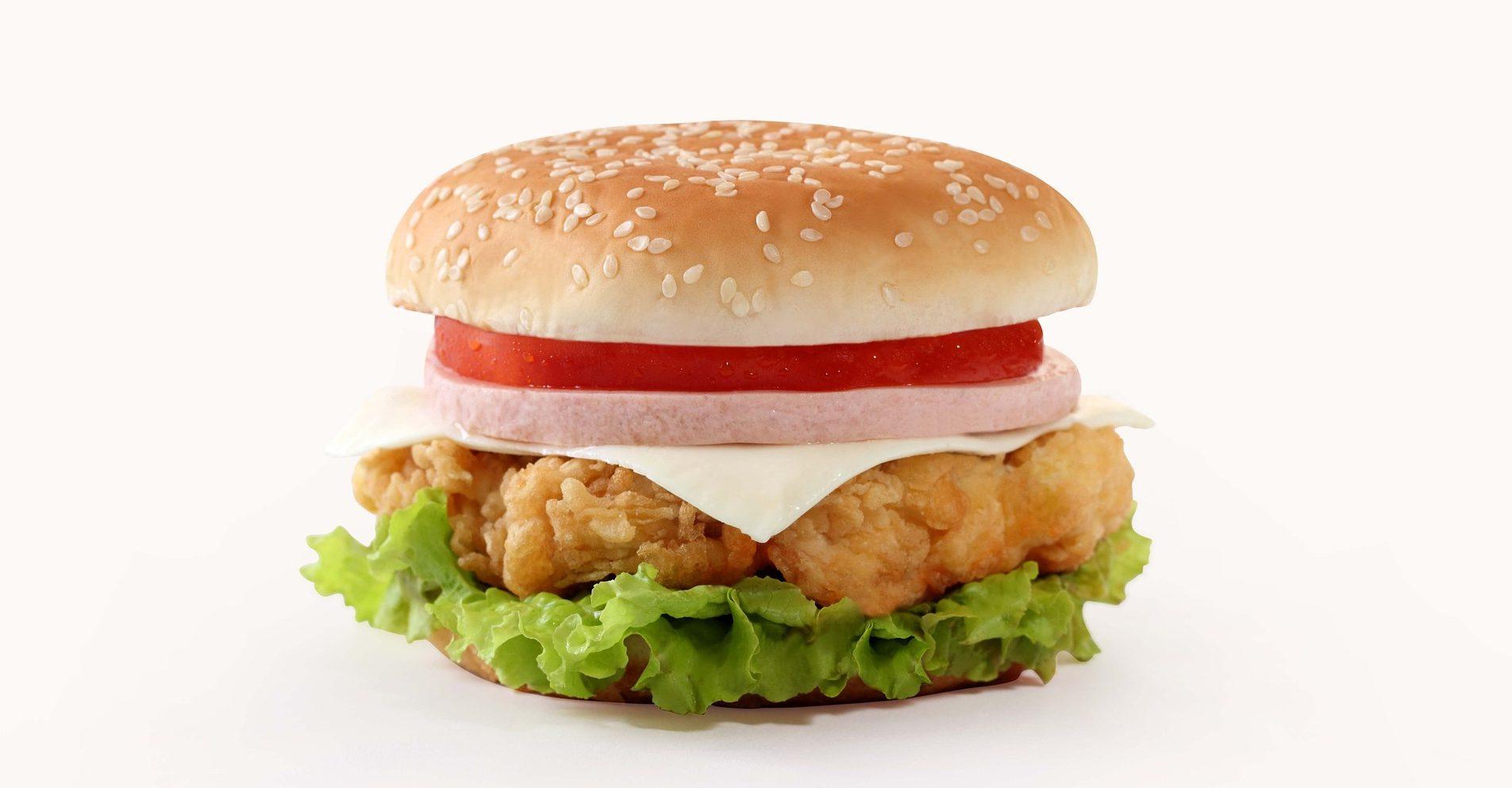 Profeco retira marca de hamburguesas por ofrecer pellejos y no pechuga de pollo