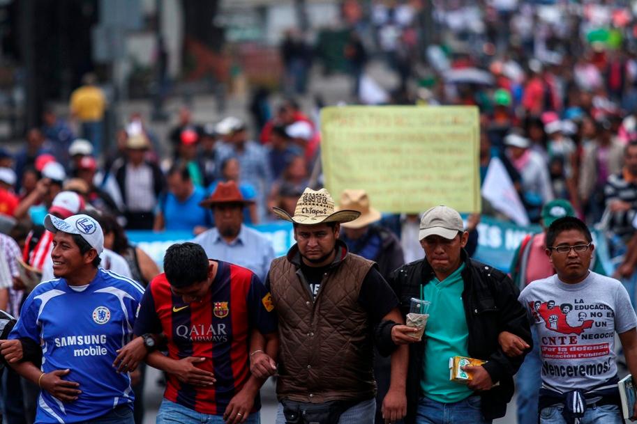 CNTE acude a Los Pinos; no fueron recibidos y no entregaron un documento: presidencia