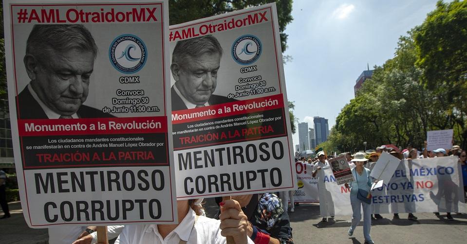 “A mano alzada, queremos que se vaya”: Protestan contra AMLO en CDMX y otras ciudades del país