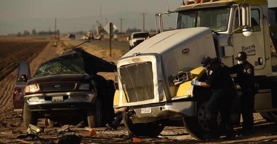Al menos 10 mexicanos fallecieron en accidente al sur de California, Estados Unidos