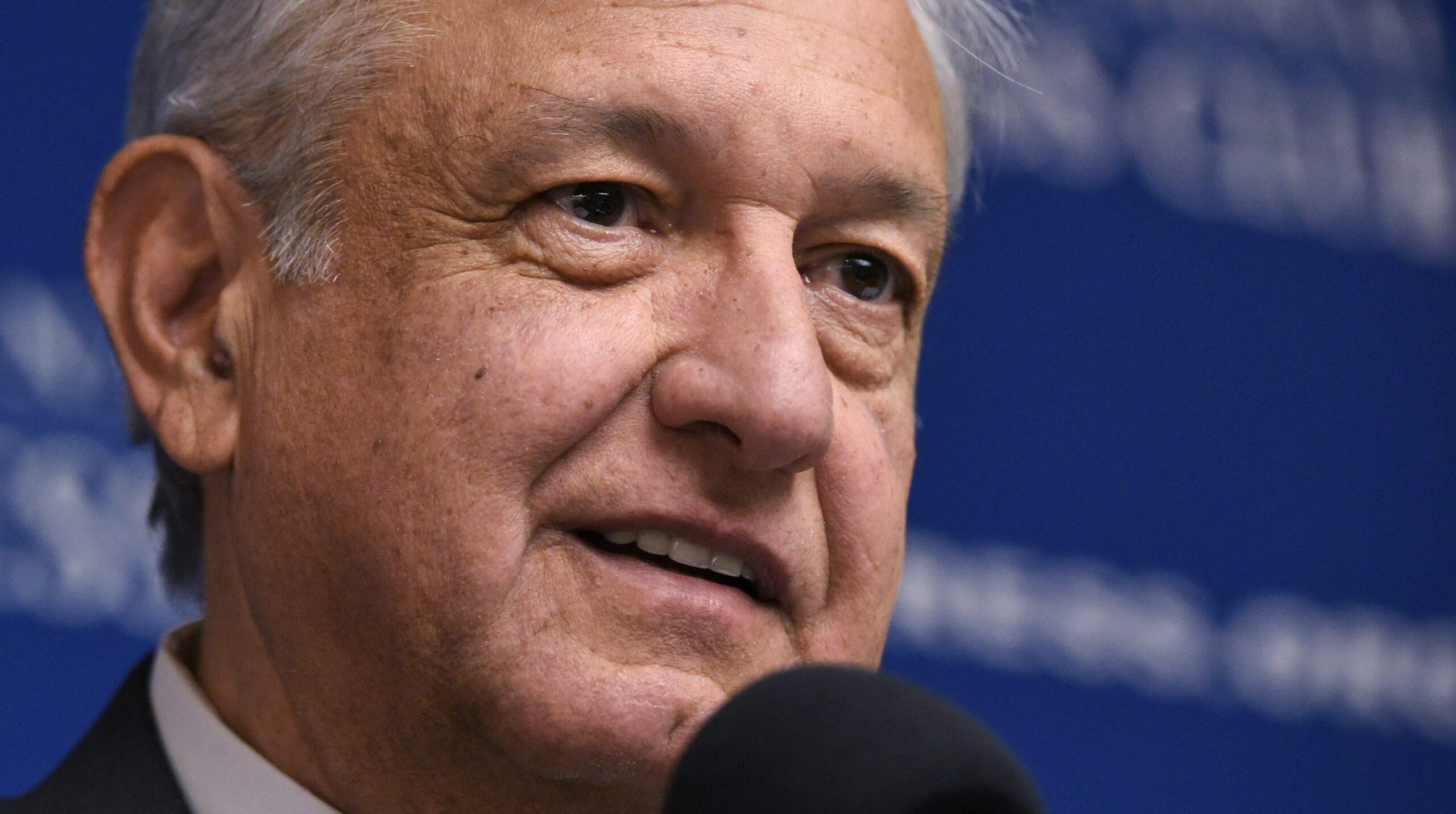 López Obrador dice que, como en 2006 y 2012, las fuerzas armadas están con él