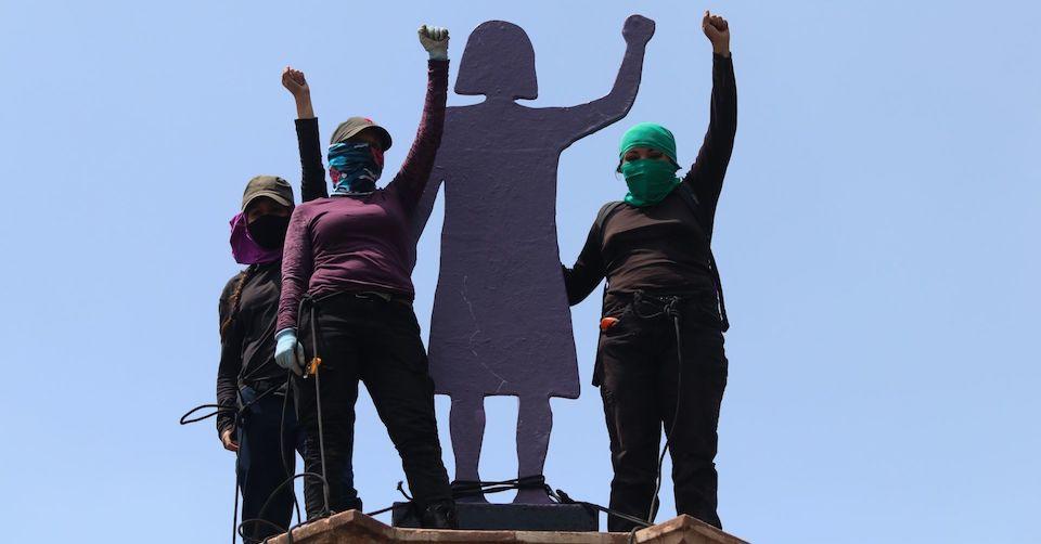 Gobierno de CDMX retirará antimonumento colocado por mujeres, advierte Sheinbaum