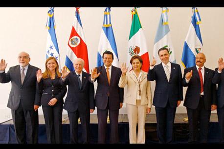 México firma TLC único con Centroamérica