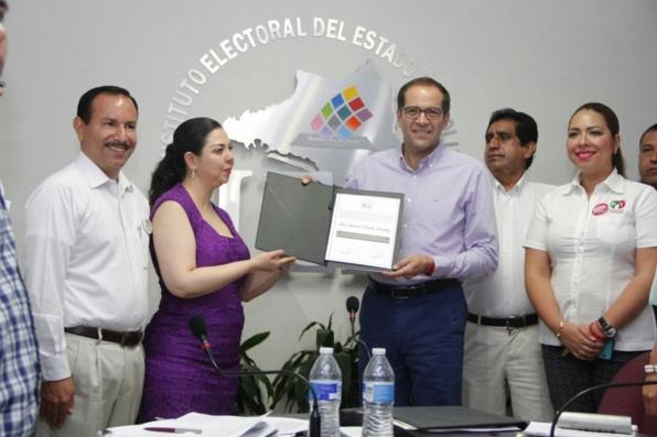 Colima ya tiene gobernador interino; estará hasta el 18 de enero de 2016