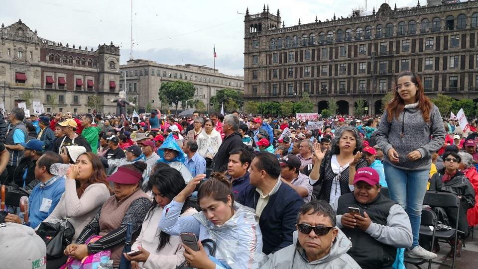 Más de 200 camiones fueron utilizados para trasladar gente a evento de AMLO en el Zócalo