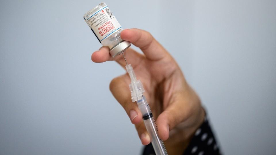 Moderna anuncia que su vacuna COVID tiene eficacia ‘fuerte’ en niños de 6 a 11 años