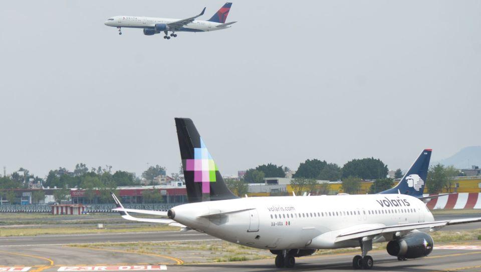 Gobierno federal ordena a empresas instalar en aviones un sistema para evitar colisiones aéreas