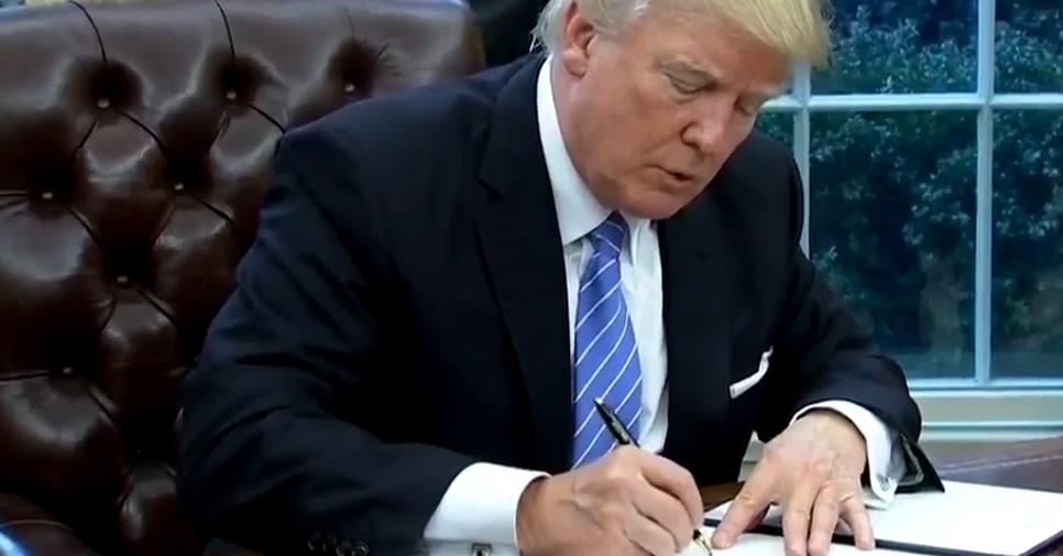 Trump firma una orden para que EU no forme parte del Acuerdo Transpacífico