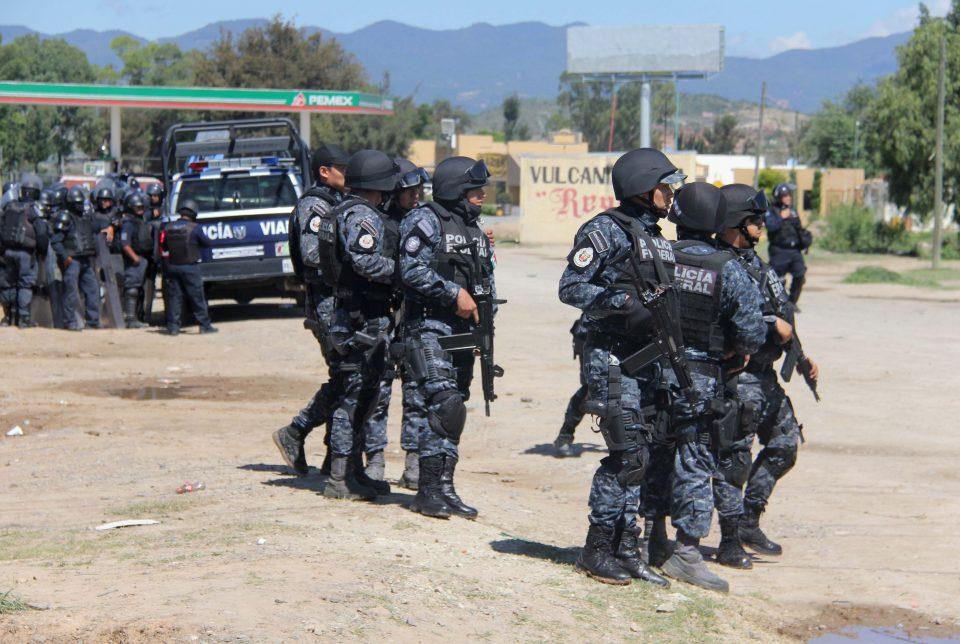 Sí disparé, me dieron un machetazo: Testimonios de los policías que estuvieron en Nochixtlán
