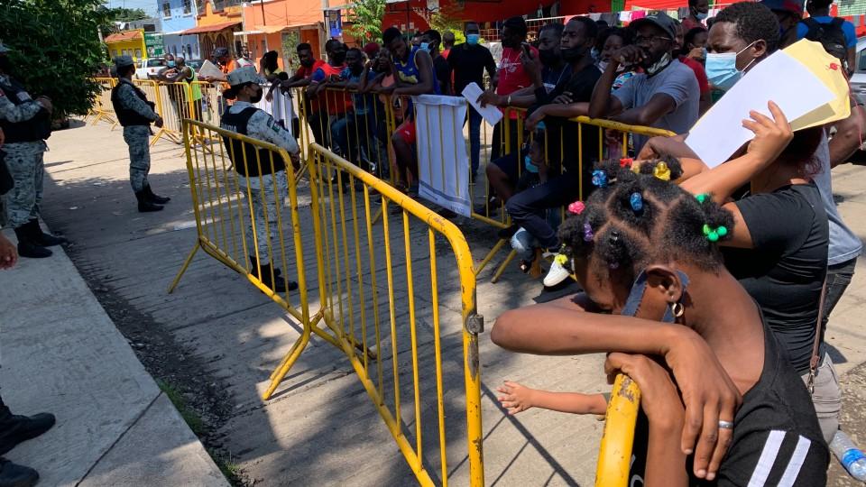 Hacinados, sin dinero ni papeles: cómo viven los haitianos en Tapachula y por qué quieren huir