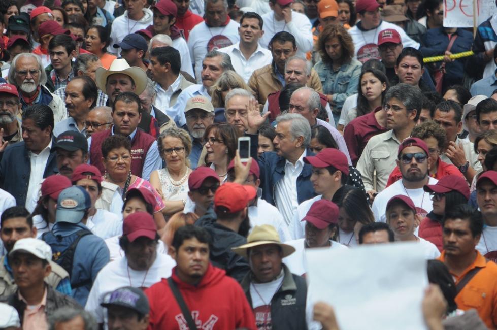 López Obrador, la CNTE y Nochixtlán llevan a miles a marchar en la CDMX