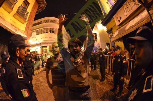 Presuntos policías encubiertos de Veracruz golpean y le roban la cámara a un fotoperiodista