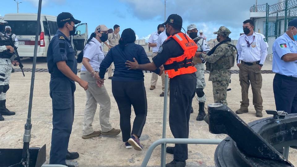 Marina localiza a migrantes en embarcación improvisada en Yucatán