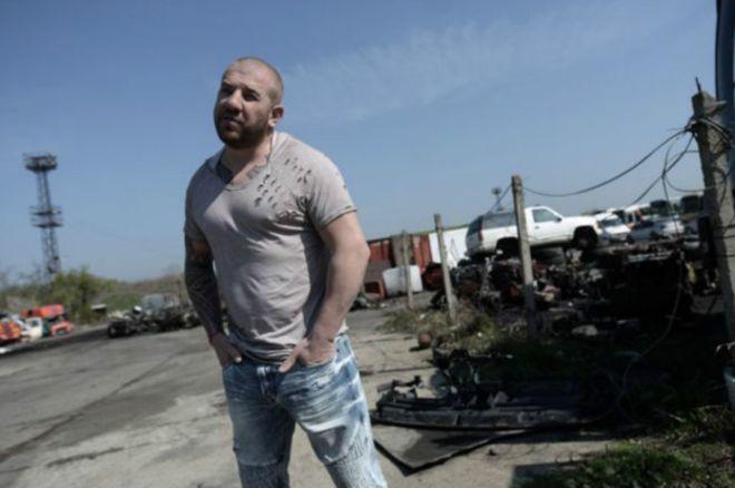 Dinko Valev, el polémico “cazador” búlgaro que persigue inmigrantes con una moto