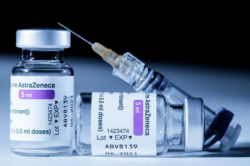 OMS recomienda seguir aplicando vacuna AstraZeneca; analiza formación de coágulos