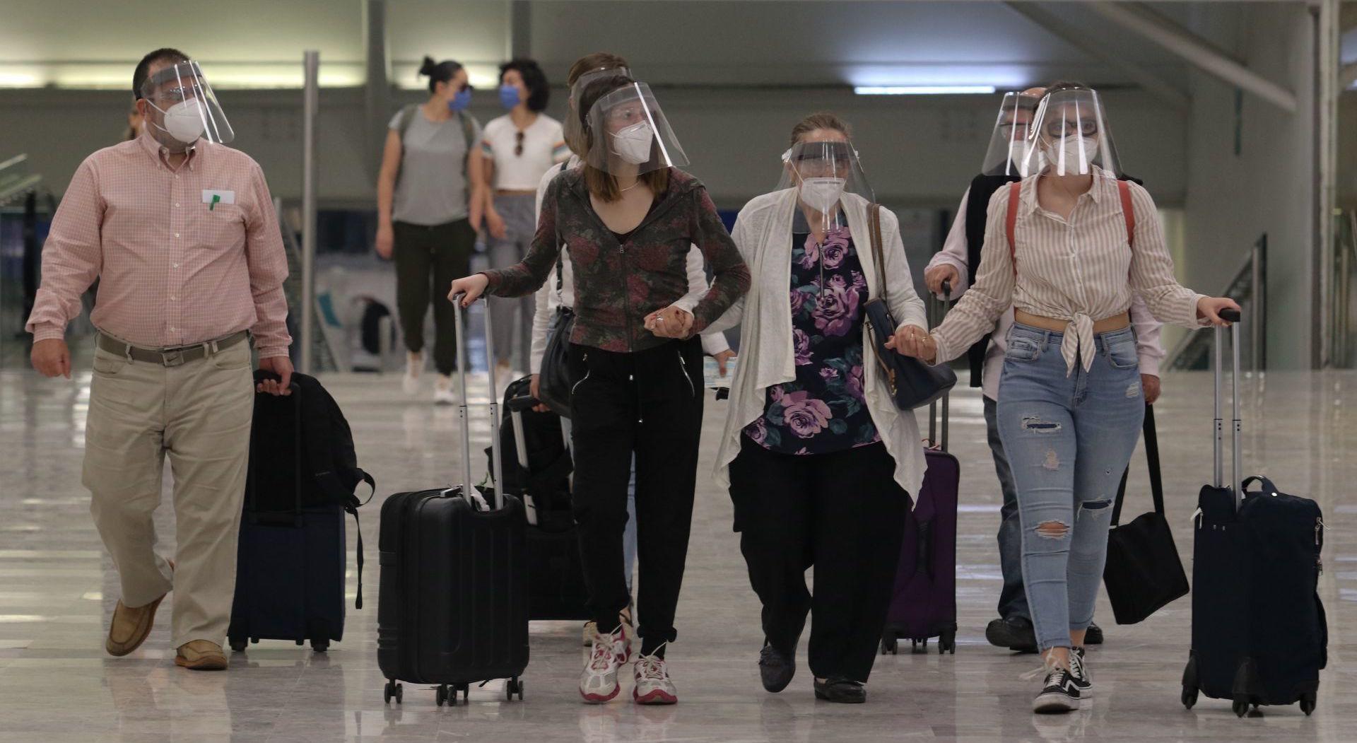 Cancelan 235 vuelos en Aeropuerto Internacional de CDMX por contagios de COVID