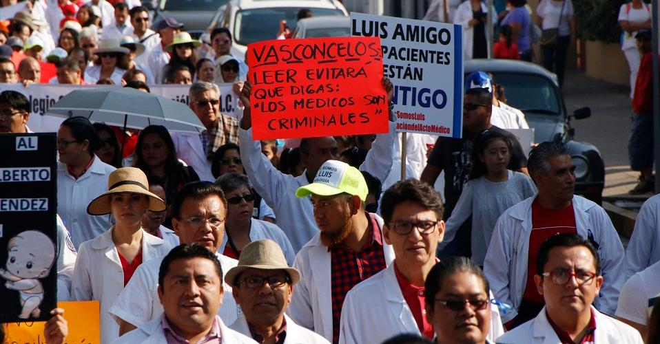Doctor al que acusaron de homicidio doloso en Oaxaca recupera su libertad; no habrá paro