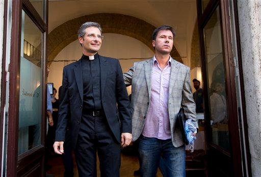 Krzysztof Charamsa, el teólogo que el Vaticano castigó por declararse homosexual