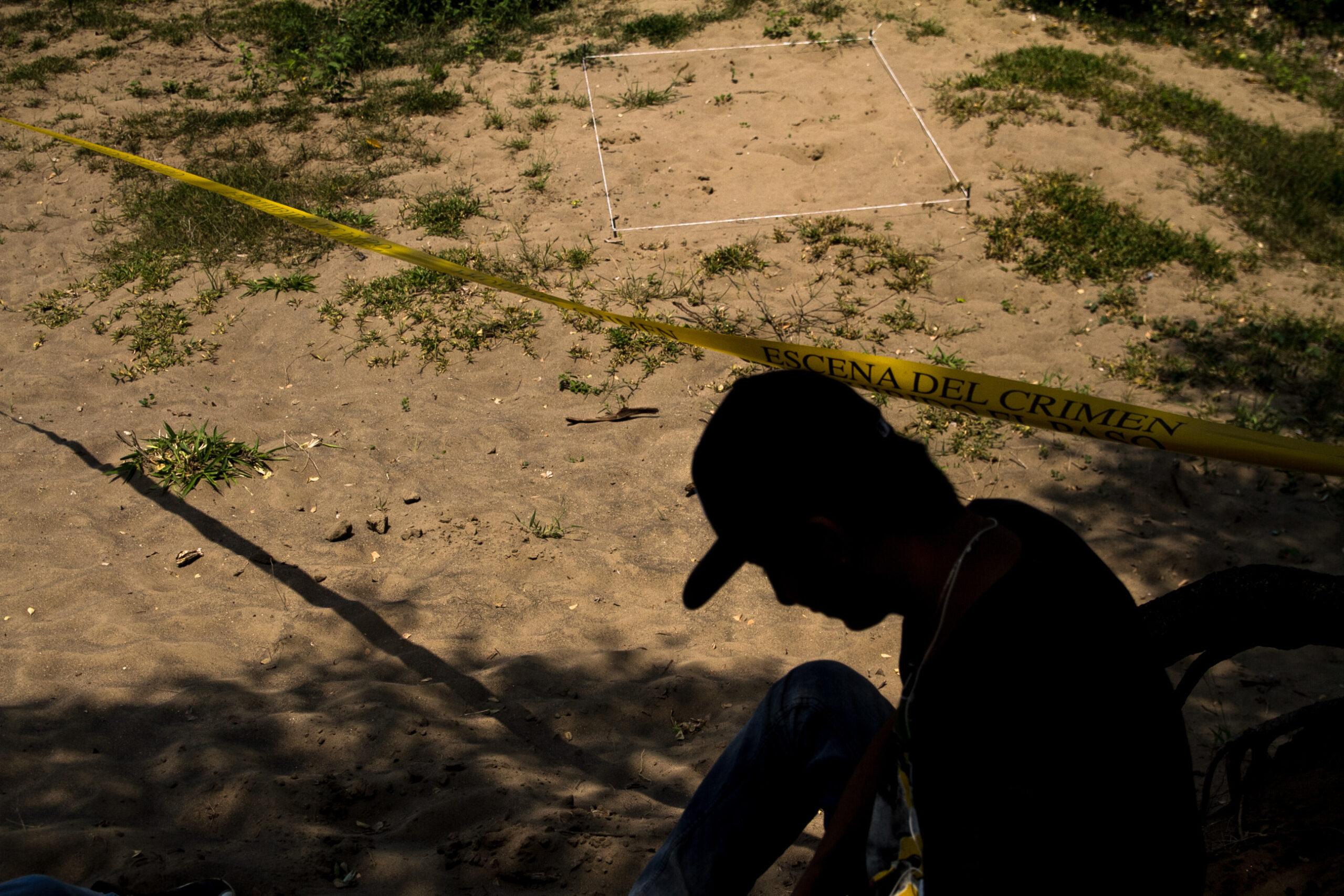 Familias de desaparecidos hallan 32 cuerpos en tres fosas de Nayarit; autoridades analizarán restos