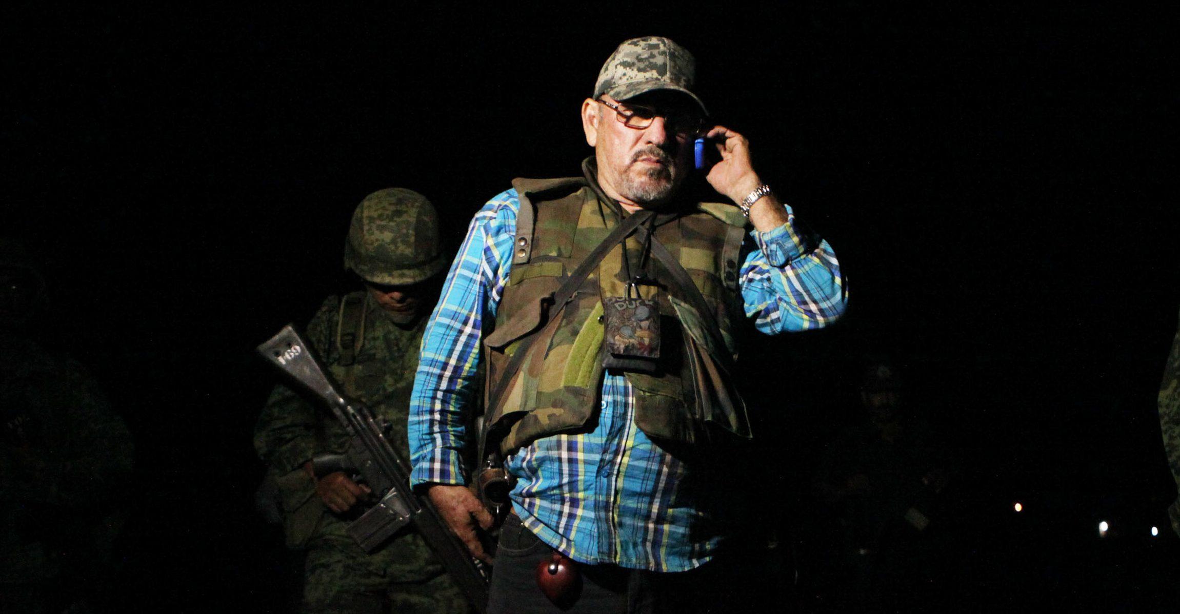 El exlíder de autodefensas Hipólito Mora anuncia que se armará con rifle y pistola ante inseguridad