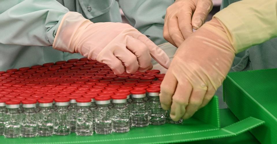 Ensayos finales de la vacuna china de CanSino inician esta semana en México