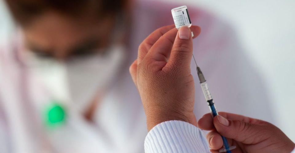 Mayoría de Morena bloquea petición para conocer contratos de vacunas contra COVID