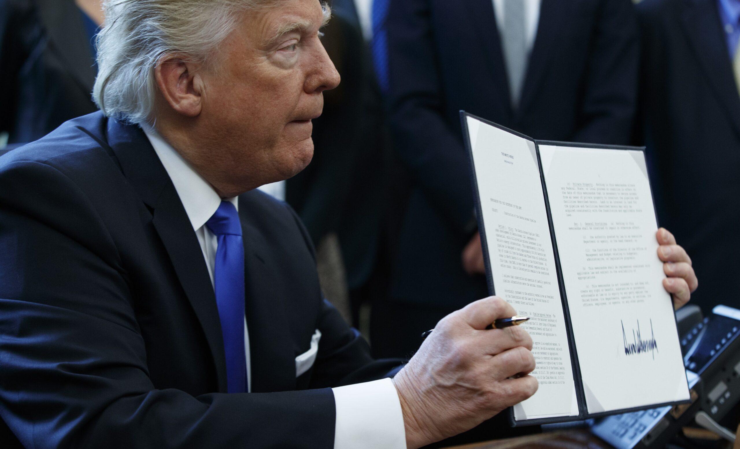 Trump firma orden para construir el muro de inmediato; dice que beneficiará a México