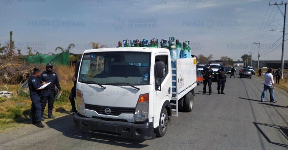 Recuperan camión robado con tanques de oxígeno en Tultepec, Edomex