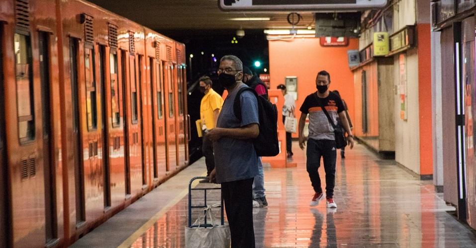 Gobierno promete un millón de caretas a usuarios del Metro en CDMX para evitar COVID