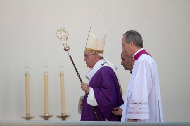 El papa Francisco pide no resignarse ante la violencia y el narcotráfico