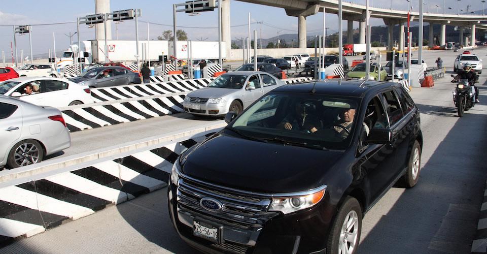 Santo Tráfico: vacacionistas saturan salidas de CDMX hacia Cuernavaca, Puebla y Pachuca